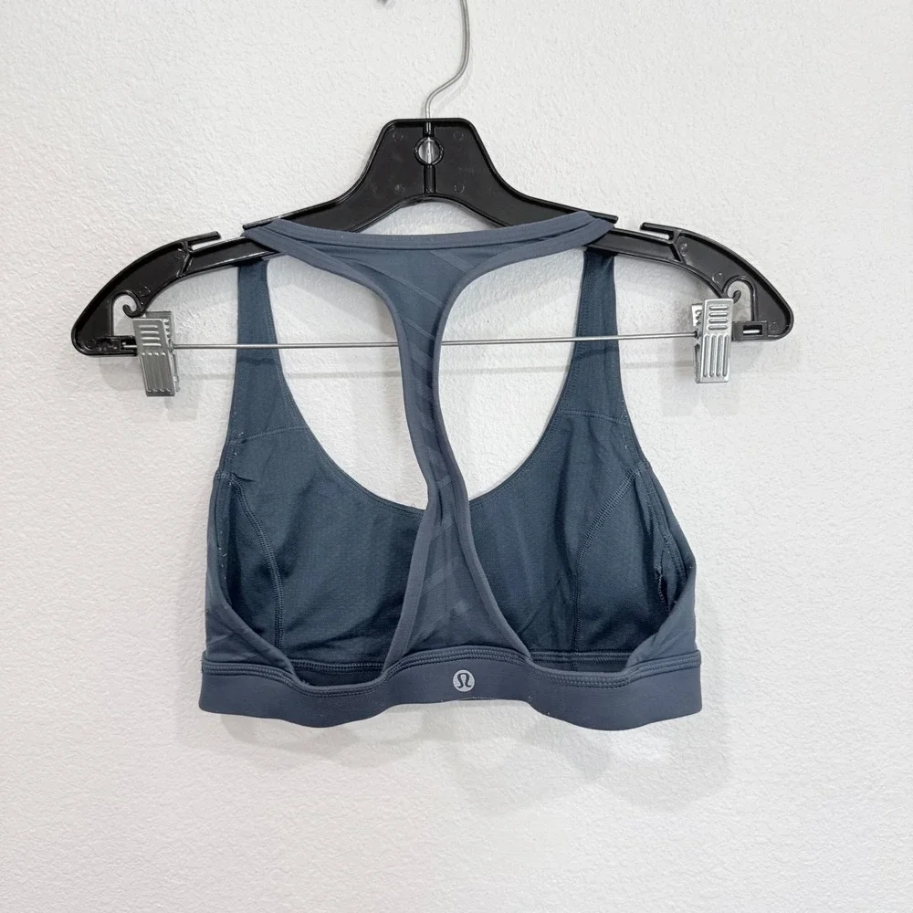 Lululemon Invigorate Bra Size 6 Blue Gray Tonal Stripe Racerback Sports Bra - Picture 2 of 4